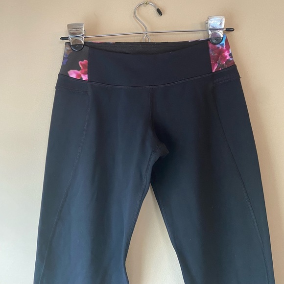 Lululemon Black/Floral Cropped Leggings SZ 4 XS Activewear Yoga Low Rise Y2K - Picture 3 of 15